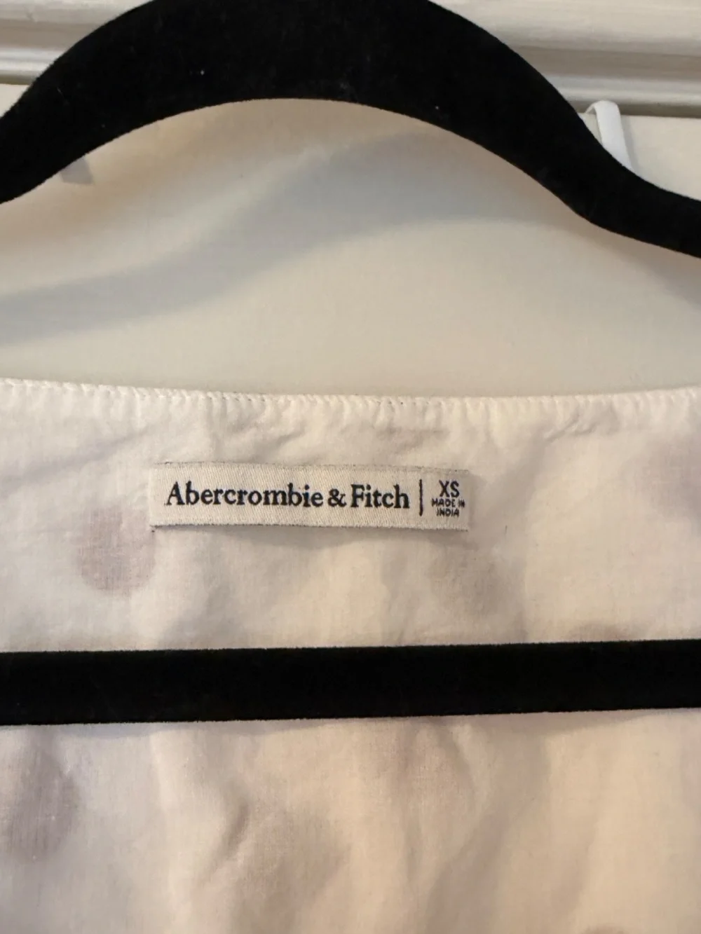 Abercrombie & Fitch Polka Dot Puff Sleeve Blouse Women's XS White Brown V-Neck.